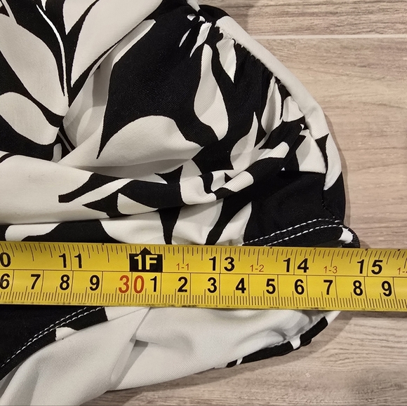 Lands' End Women's One-piece Swimsuit Size Medium Hawaiian Black White. - Picture 12 of 14